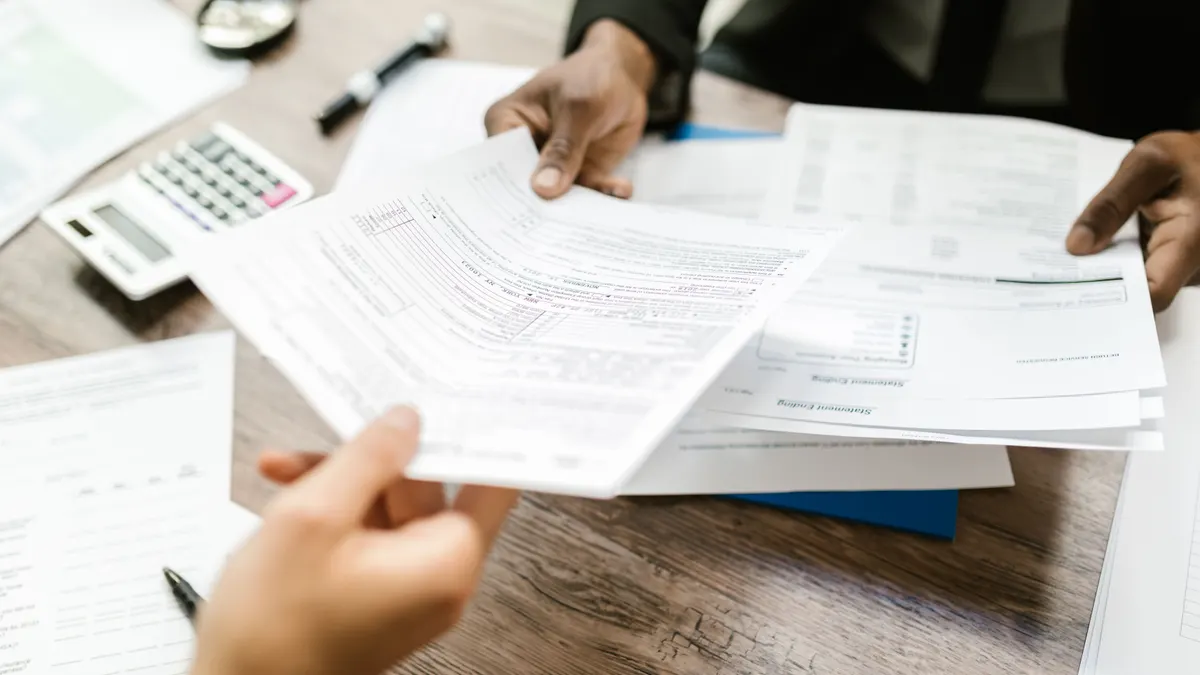 Distribution de documents à des personnes